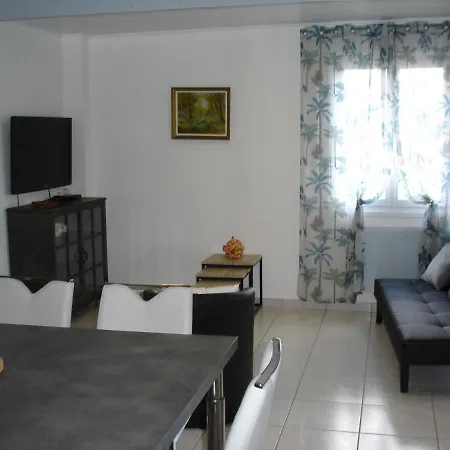 Le Gïte De La Grande Bénatrie Сasa de vacaciones *