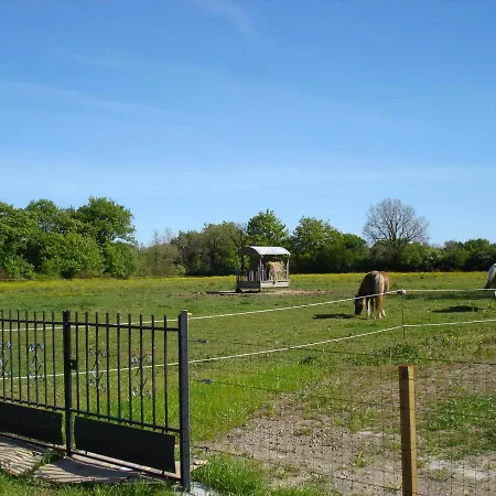 Le Gïte De La Grande Bénatrie Сasa de vacaciones