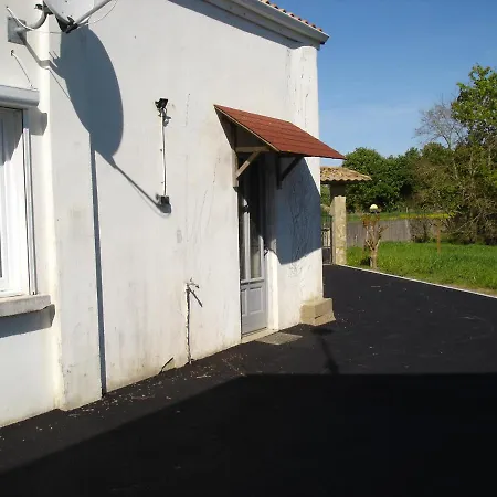 Le Gïte De La Grande Bénatrie Сasa de vacaciones Grosbreuil