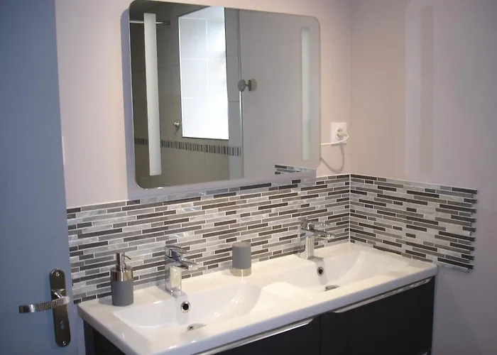 Le De La Grande Benatrie Grosbreuil